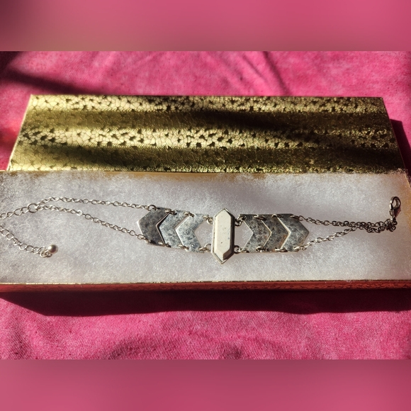 White Howlite Natural Stone Bracelet, Chevron Silver Plates, Clasp Closure - Picture 3 of 3